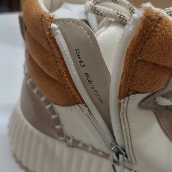 Dolce Vita Cream and Tan Ribbed Sole - Picture 9 of 9